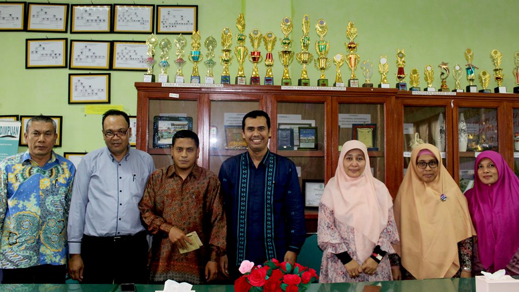 Dekan Berangkatkan Dosen FTIK untuk Studi S3 ke Australia