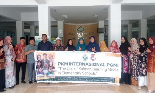 Dekan FTIK Melepas Keberangkatan Prodi PGMI PkM Internasional Ke Malaysia