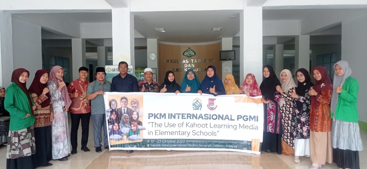 Dekan FTIK Melepas Keberangkatan Prodi PGMI PkM Internasional Ke Malaysia