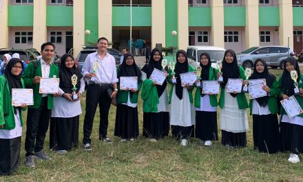 13 Mahasiswa Program Studi Tadris Bahasa Inggris Berhasil Borong Piala  di Ajang English Feestival