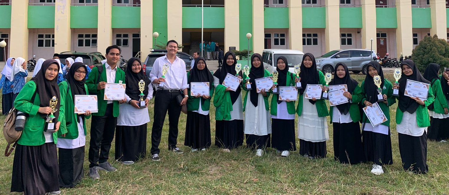 13 Mahasiswa Program Studi Tadris Bahasa Inggris Berhasil Borong Piala  di Ajang English Feestival