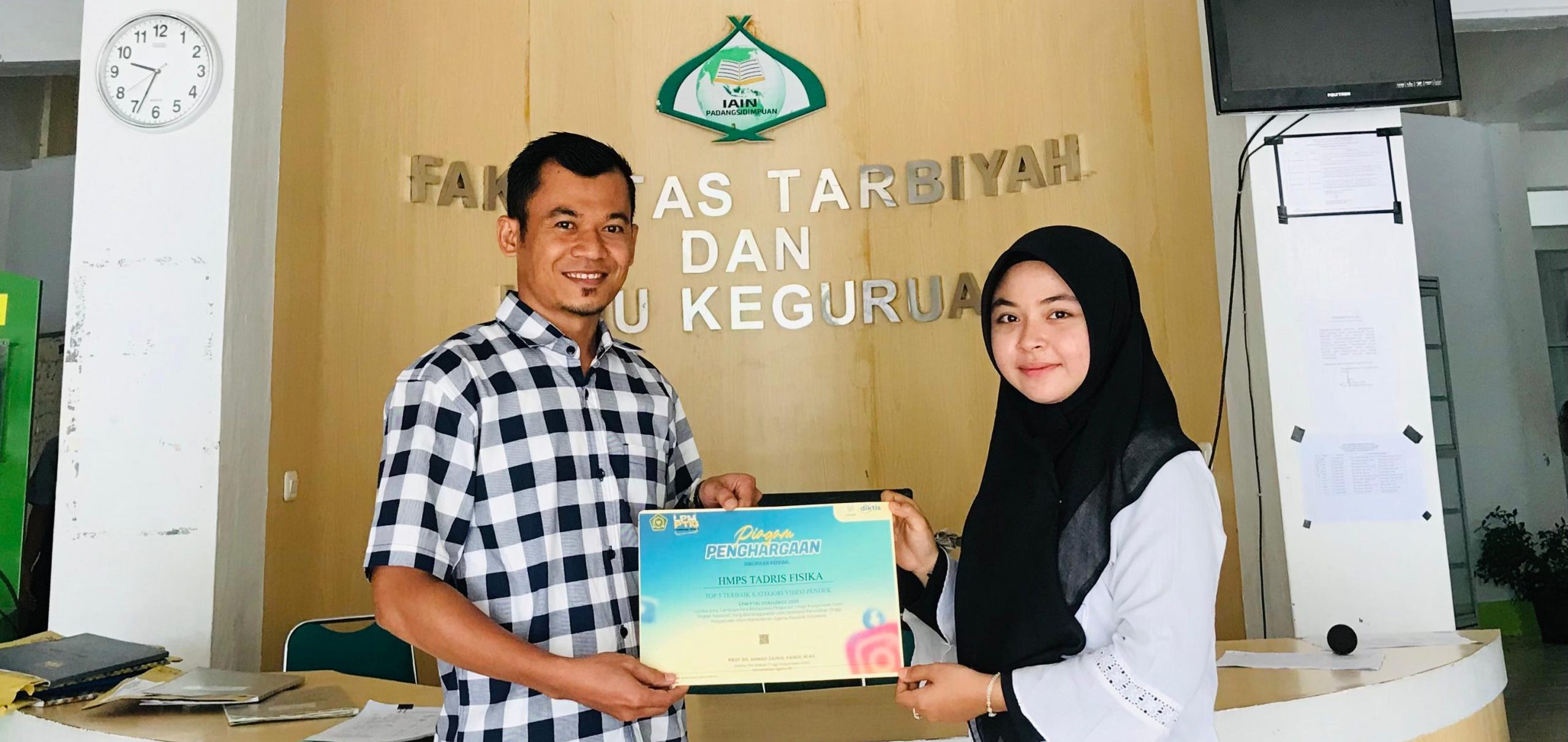 Fadhila Majid Siagian Mahasiswi Program Studi Tadris Fisika Berhasil Meraih Prestasi TOP 5 Terbaik