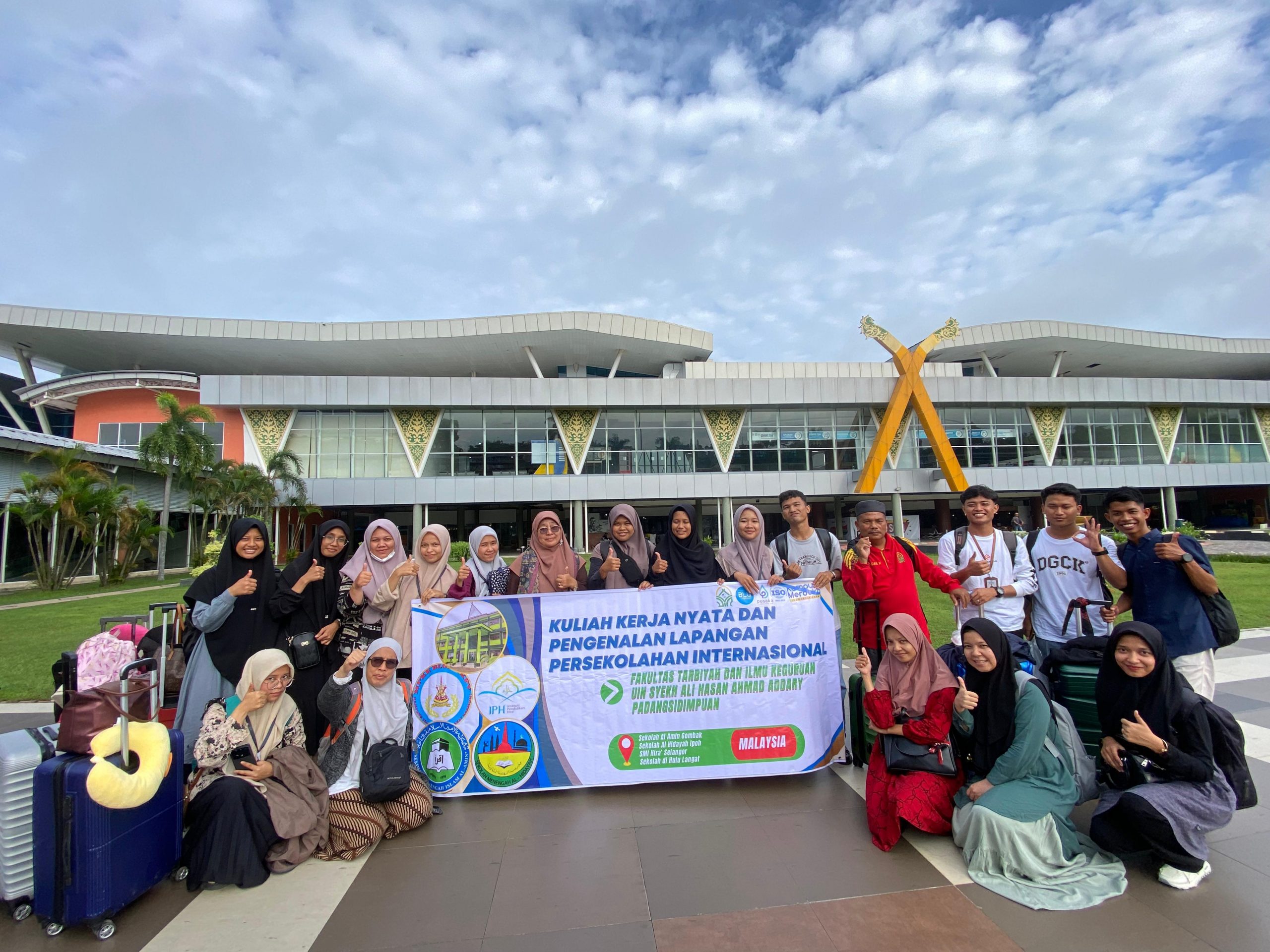 Rektor UIN Syekh Ali Hasan Ahmad Addary Padangsidimpuan melepas Mahasiswa FTIK PLP dan KKN ke Malaysia