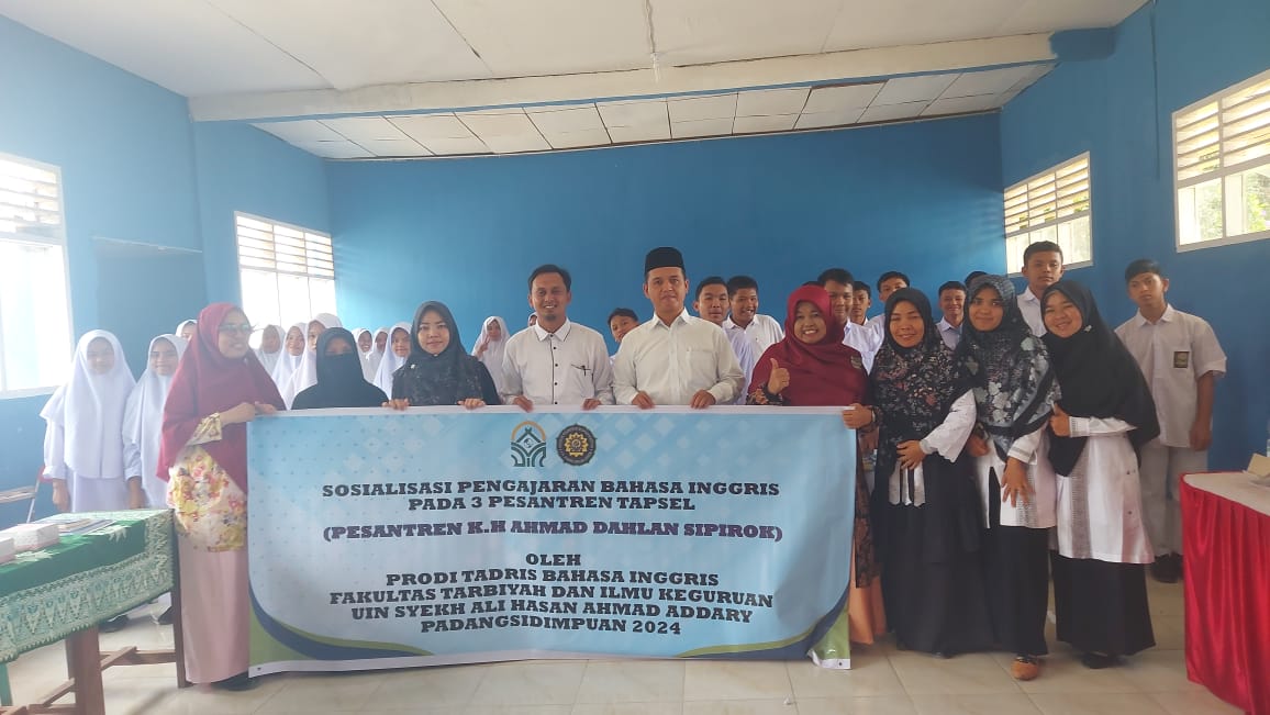 PkM Tadris Bahasa Inggris di Pondok Pesantren KH. Ahmad Dahlan Sipirok Tapanuli Selatan Sukses Menarik Minat Dan Perhatian Santri Dan Santriyah