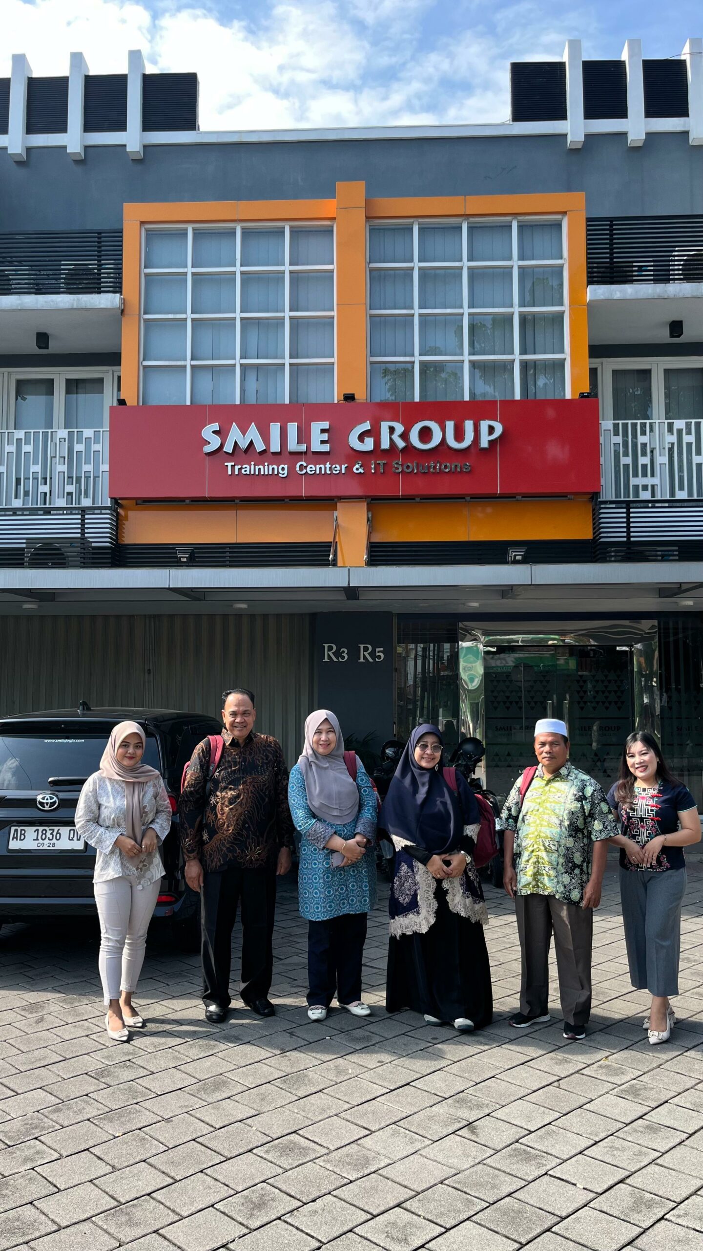 Pelatihan Kepemimpinan dan Teamwork di Smile Group Jogjakarta