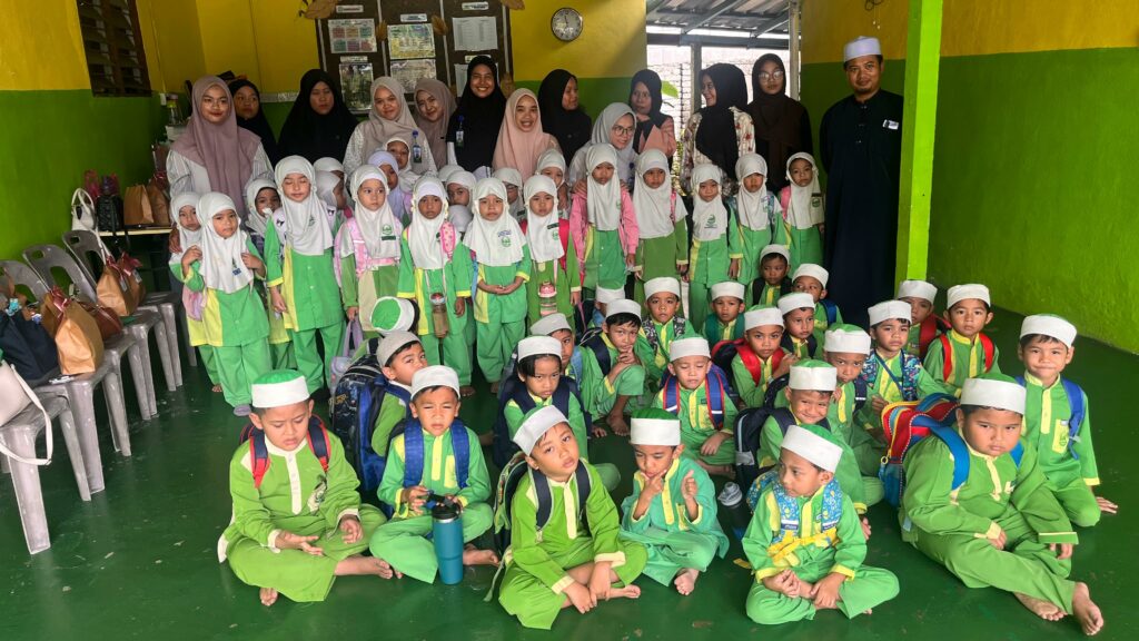 Mahasiswi FTIK UIN Syahada Padangsidimpuan, Sukses Jalani PLP Luar Negeri di Tadika Pasti Assyakirin Malaysia