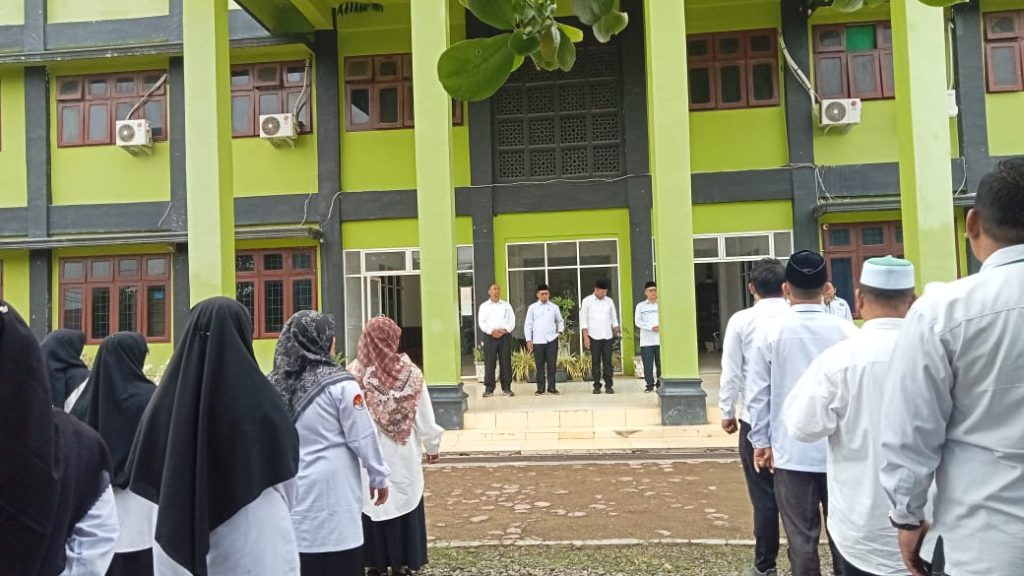 FTIK UIN Syahada Padangsidimpuan Perkuat Kinerja dan Kepatuhan lewat Apel Pagi